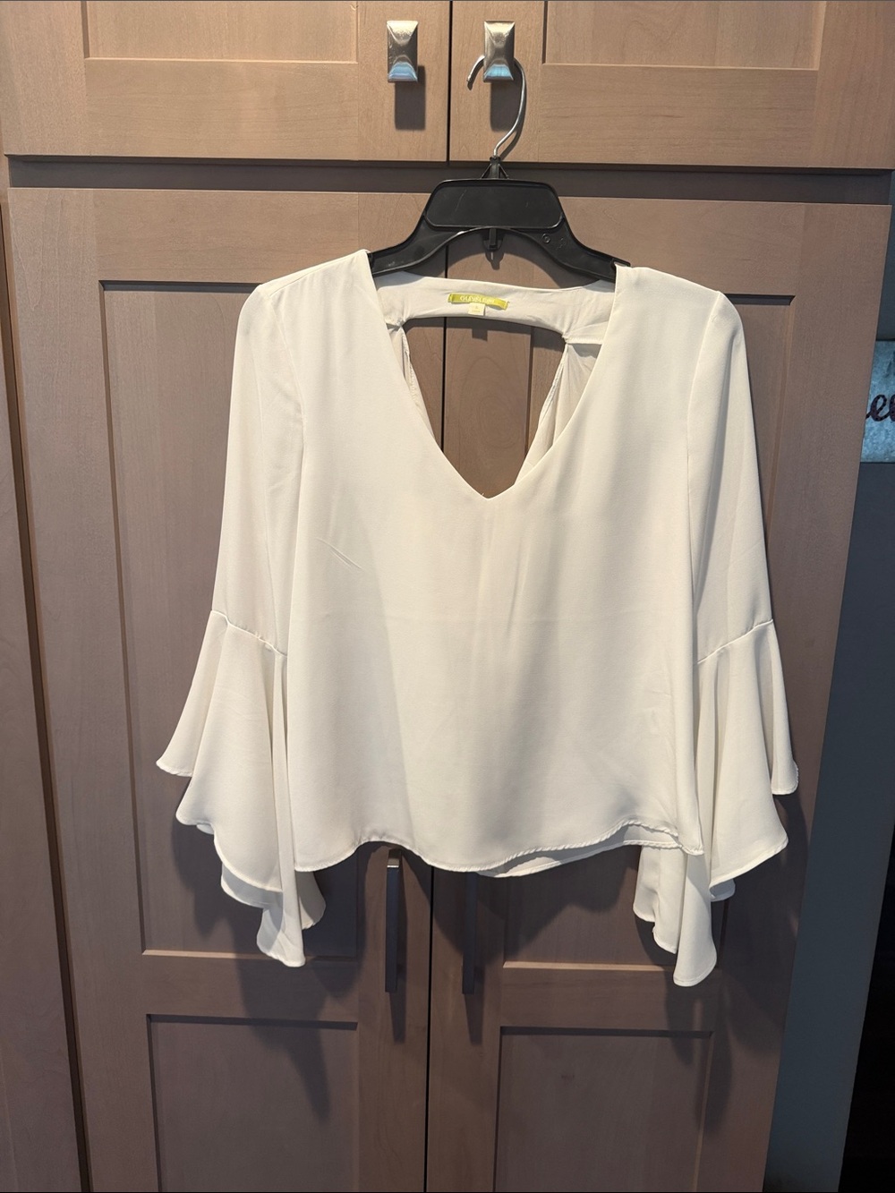 Gianni Bini Ivory V-Neck Flowy Bell Sleeve Blouse